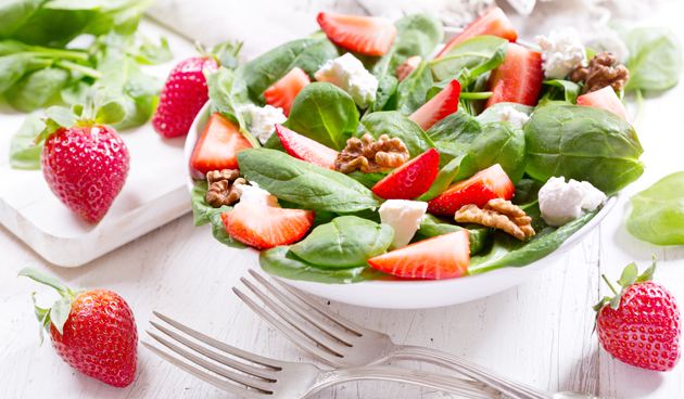 Recept frisse salade met aardbeien en spinazie