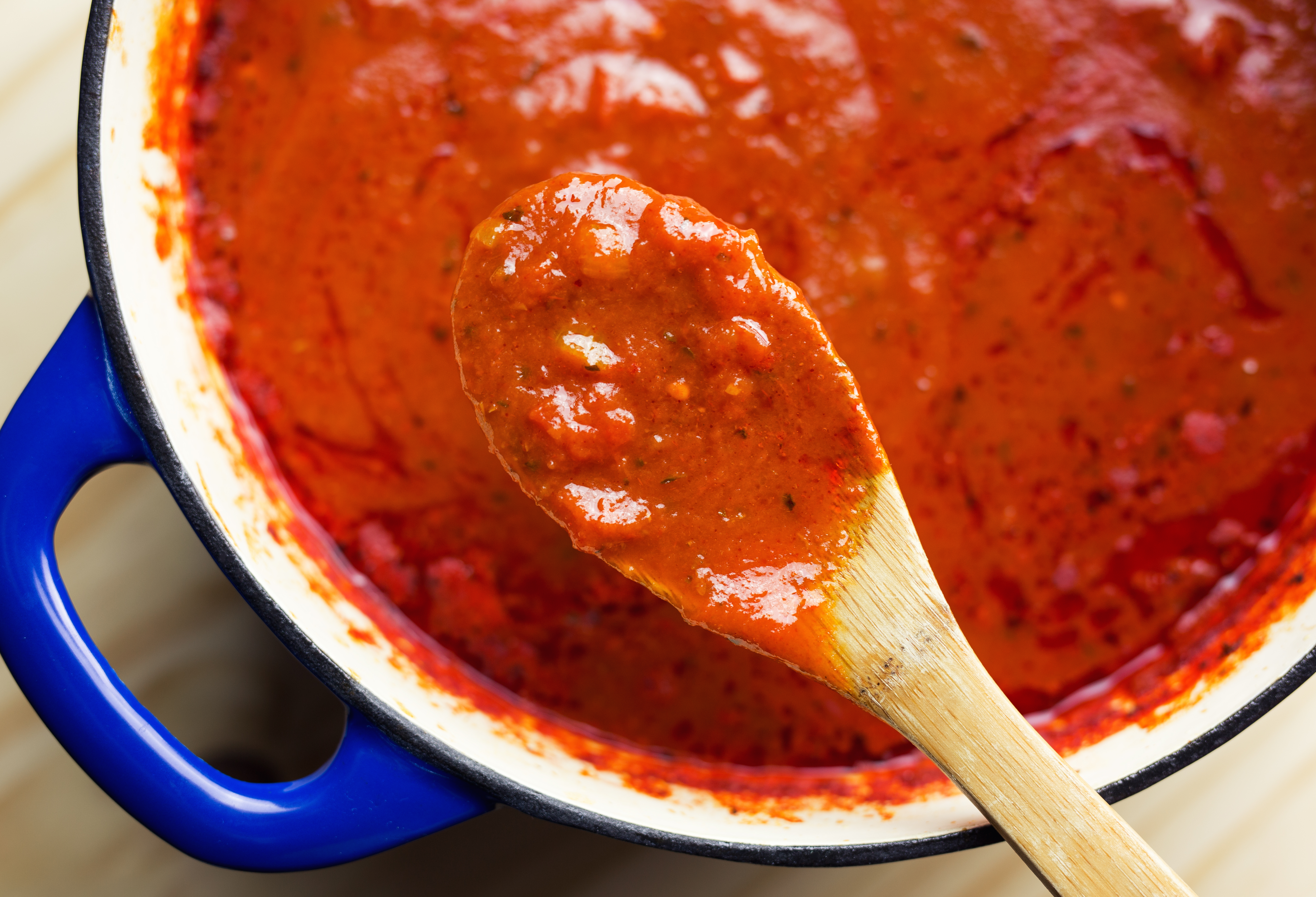 Verse pastasaus met spek, gehakt en tomaat